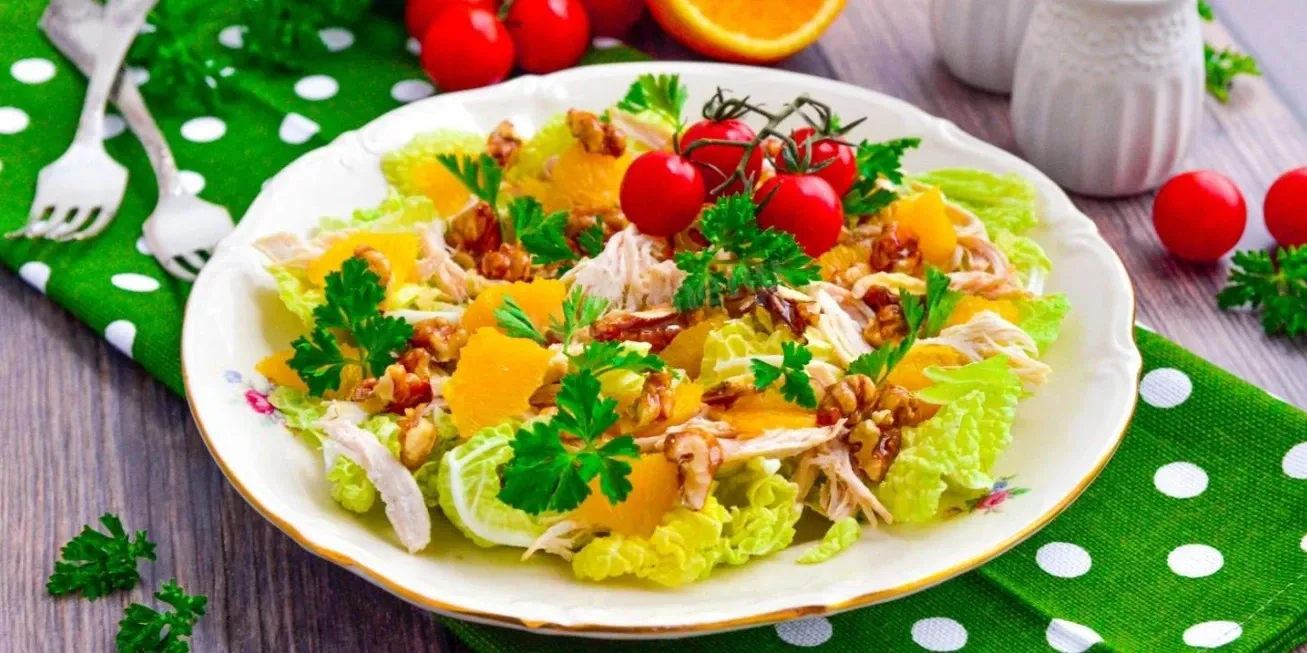 Салат з куркою та апельсином